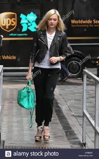 Fearne Cotton feet photo thumbnail