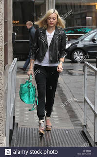 Fearne Cotton feet photo thumbnail