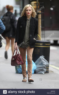 Fearne Cotton feet photo thumbnail