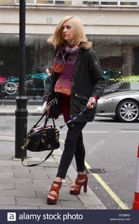 Fearne Cotton feet photo thumbnail