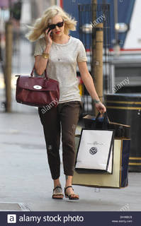 Fearne Cotton feet photo thumbnail
