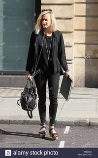 Fearne Cotton feet photo thumbnail
