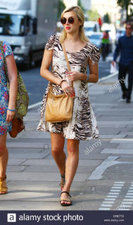 Fearne Cotton feet photo thumbnail
