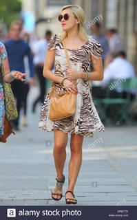 Fearne Cotton feet photo thumbnail