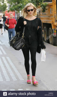 Fearne Cotton feet photo thumbnail
