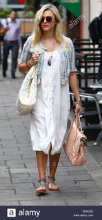 Fearne Cotton feet photo thumbnail
