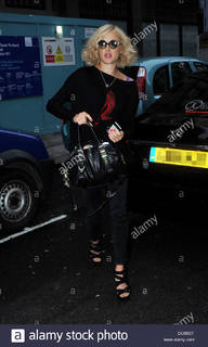 Fearne Cotton feet photo thumbnail