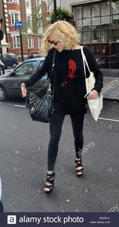 Fearne Cotton feet photo thumbnail