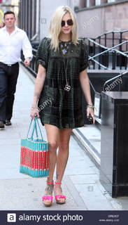 Fearne Cotton feet photo thumbnail