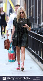 Fearne Cotton feet photo thumbnail
