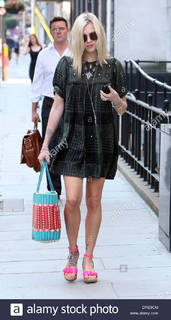 Fearne Cotton feet photo thumbnail