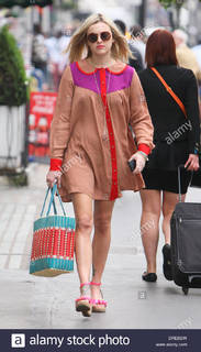 Fearne Cotton feet photo thumbnail