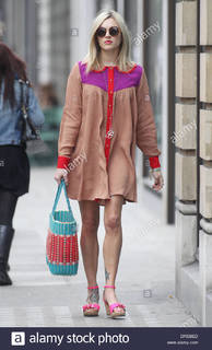 Fearne Cotton feet photo thumbnail