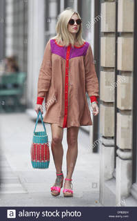 Fearne Cotton feet photo thumbnail
