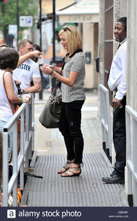 Fearne Cotton feet photo thumbnail