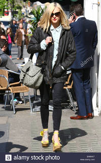 Fearne Cotton feet photo thumbnail