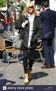 Fearne Cotton feet photo thumbnail
