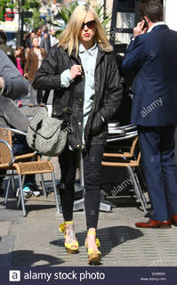 Fearne Cotton feet photo thumbnail