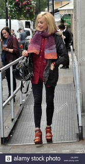 Fearne Cotton feet photo thumbnail