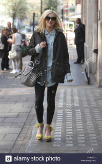 Fearne Cotton feet photo thumbnail