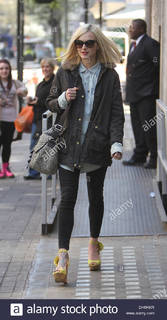 Fearne Cotton feet photo thumbnail