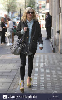Fearne Cotton feet photo thumbnail