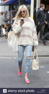 Fearne Cotton feet photo thumbnail