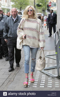 Fearne Cotton feet photo thumbnail