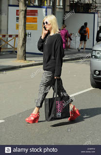 Fearne Cotton feet photo thumbnail