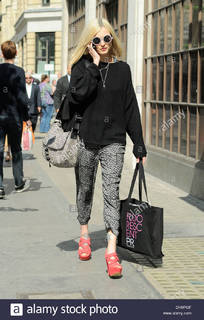 Fearne Cotton feet photo thumbnail