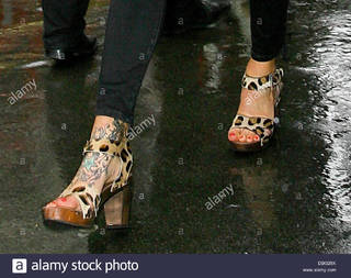 Fearne Cotton feet photo thumbnail