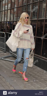 Fearne Cotton feet photo thumbnail