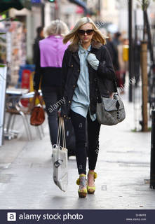 Fearne Cotton feet photo thumbnail