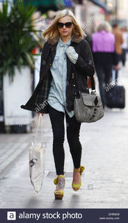 Fearne Cotton feet photo thumbnail