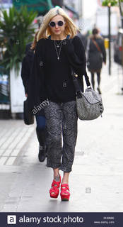 Fearne Cotton feet photo thumbnail