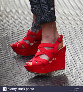 Fearne Cotton feet photo thumbnail