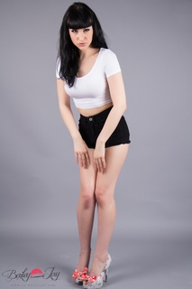 Bailey Jay feet photo thumbnail