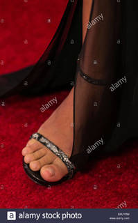 Morena Baccarin feet photo thumbnail