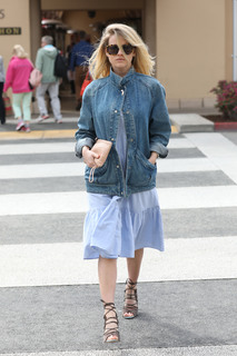 Alice Eve feet photo thumbnail