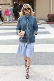 Alice Eve feet photo thumbnail
