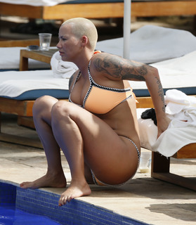 Amber Rose feet photo thumbnail