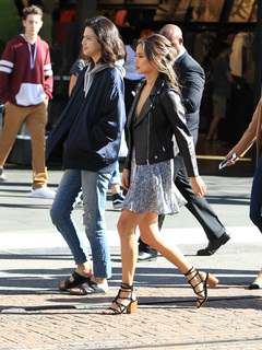 Jamie Chung feet photo thumbnail