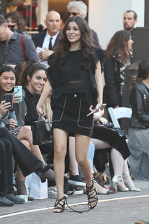 Victoria Justice feet photo thumbnail