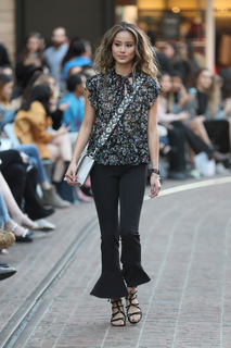 Jamie Chung feet photo thumbnail