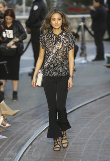 Jamie Chung feet photo thumbnail