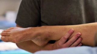 Cobie Smulders feet photo thumbnail