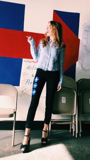 Zoey Deutch feet photo thumbnail
