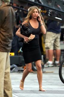 Jennifer Aniston feet photo thumbnail