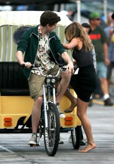 Jennifer Aniston feet photo thumbnail