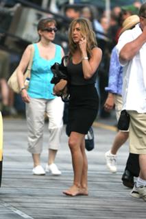 Jennifer Aniston feet photo thumbnail